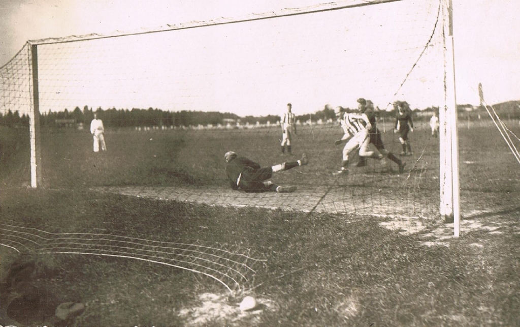 1934