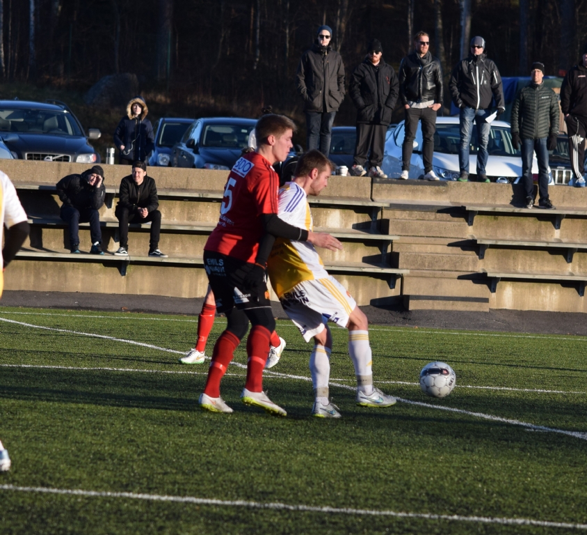Röd/Svart-Gul/Vit 0-1