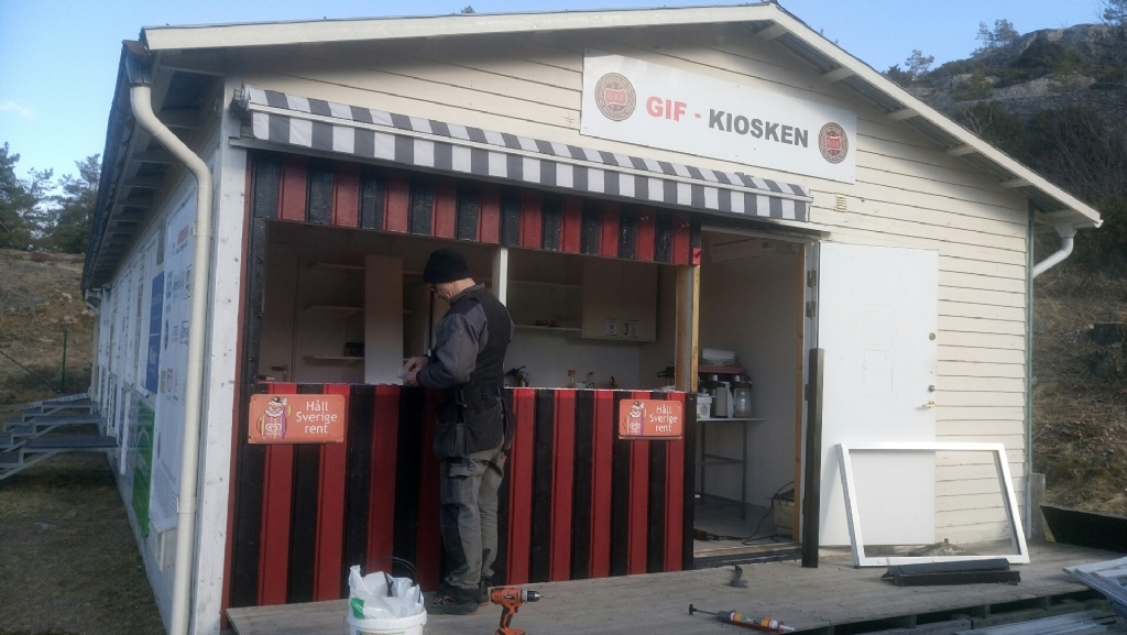 27 mars   Uppgradering i kiosken pågår