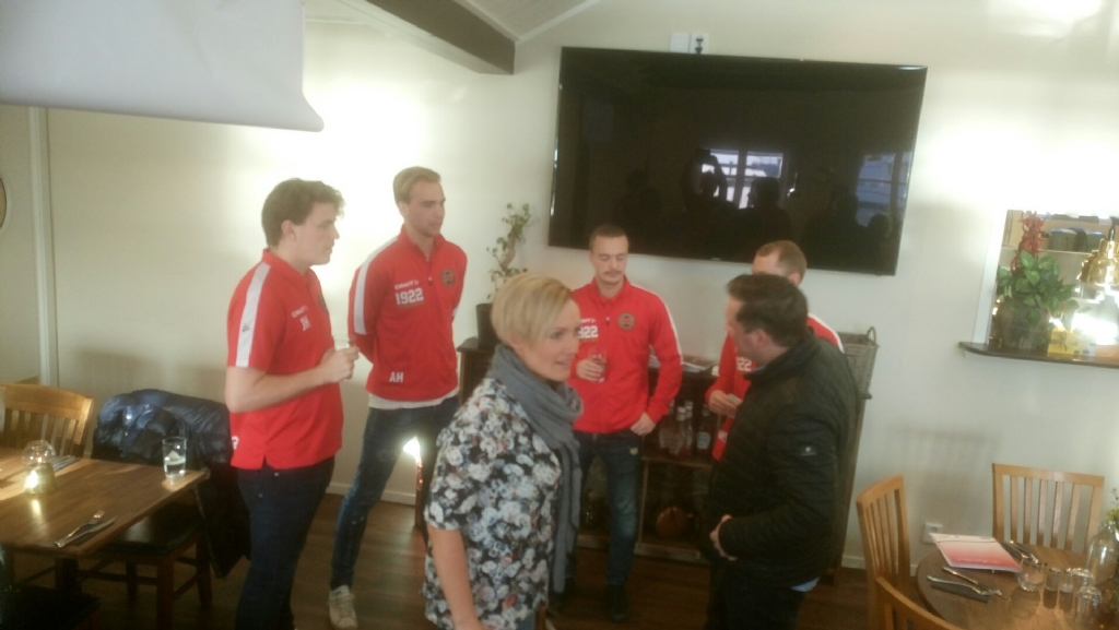 Cecilia från Radio Prime och Fredrik Abrahamsson i GIF Marknadsgrupp, med GIF-spelare