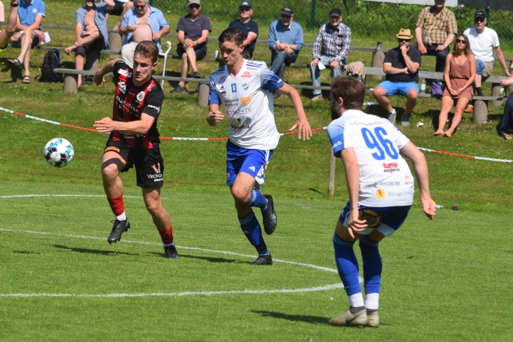Isac Ohlsson i duell med Tidaholmsmittback